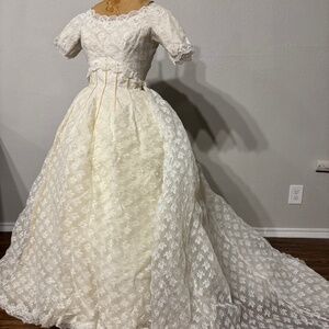Vintage 50’s/60’s Alfred Angelo Lace Cathedral Train Wedding Gown Size 6